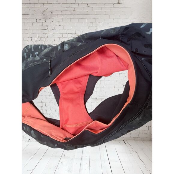 RARE Lululemon speed black leopard print shorts women's size 4 - Picture 5 of 7